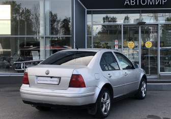 Подержанный автомобиль Volkswagen Bora Sedan 1998 года (5 фото)
