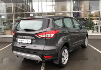Подержанный автомобиль Ford Kuga 2016 года (5 фото)
