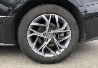 Подержанный автомобиль Hyundai Sonata 2020 года (14 фото)