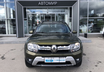 Подержанный автомобиль Renault Duster 2017 года (2 фото)