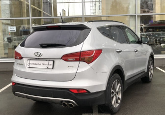 Подержанный автомобиль Hyundai Santa Fe 2014 года (5 фото)
