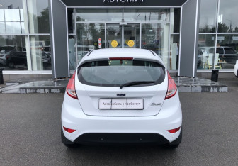 Подержанный автомобиль Ford Fiesta Hatchback 2016 года (6 фото)