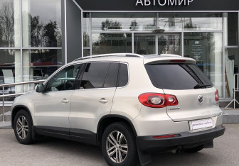 Подержанный автомобиль Volkswagen Tiguan 2010 года (7 фото)