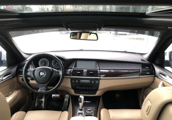 Подержанный автомобиль BMW X5 2008 года (12 фото)