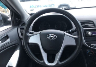 Подержанный автомобиль Hyundai Solaris Sedan 2011 года (12 фото)