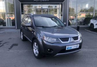 Подержанный автомобиль Mitsubishi Outlander 2008 года (3 фото)