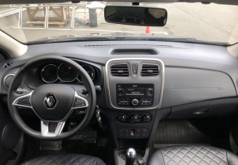 Подержанный автомобиль Renault Sandero 2019 года (11 фото)