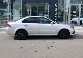 Подержанный автомобиль Kia Magentis 2010 года (4 фото)
