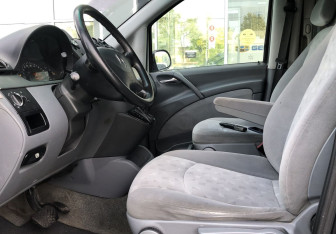 Подержанный автомобиль Mercedes-Benz Viano 2004 года (9 фото)