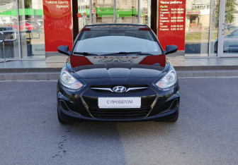 Подержанный автомобиль Hyundai Solaris Sedan 2013 года (2 фото)