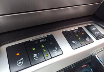 Подержанный автомобиль Toyota Land Cruiser Suv 2016 года (21 фото)