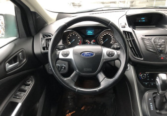 Подержанный автомобиль Ford Kuga 2015 года (13 фото)
