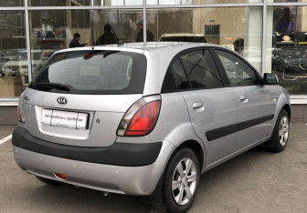 Подержанный автомобиль Kia Rio Hatchback 2009 года (5 фото)