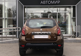 Подержанный автомобиль Renault Duster 2015 года (6 фото)