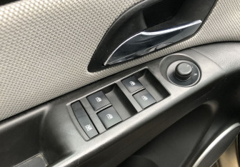Подержанный автомобиль Chevrolet Cruze Sedan 2013 года (13 фото)