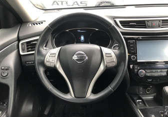Подержанный автомобиль Nissan X-Trail 2015 года (12 фото)