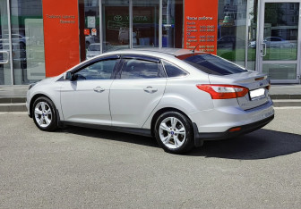 Подержанный автомобиль Ford Focus Sedan 2013 года (7 фото)