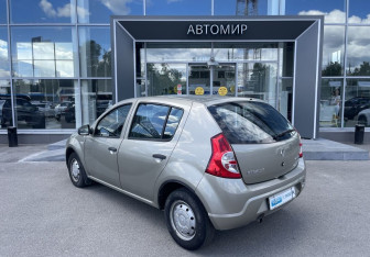 Подержанный автомобиль Renault Sandero 2013 года (7 фото)