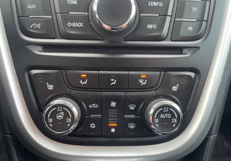 Подержанный автомобиль Opel Mokka 2013 года (17 фото)