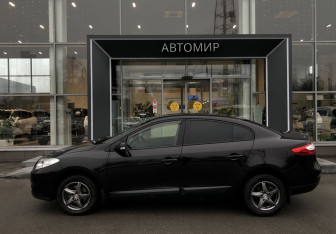 Подержанный автомобиль Renault Fluence 2012 года (8 фото)