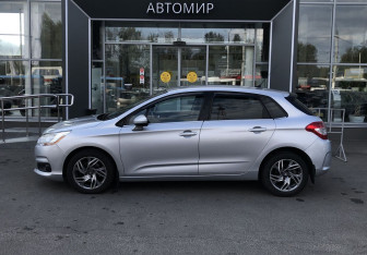 Подержанный автомобиль Citroen C4 Hatchback 2012 года (8 фото)