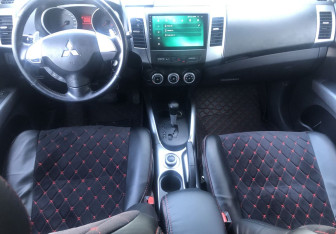 Подержанный автомобиль Mitsubishi Outlander 2008 года (10 фото)