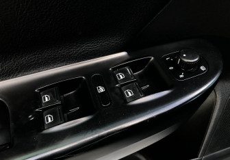 Подержанный автомобиль Volkswagen Passat Sedan 2006 года (13 фото)