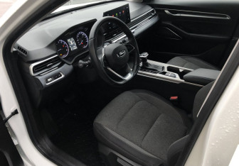 Подержанный автомобиль Geely Emgrand 2023 года (9 фото)