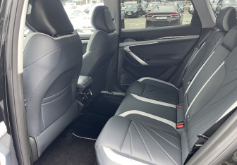 Подержанный автомобиль Geely Atlas 2024 года (11 фото)