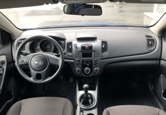 Подержанный автомобиль Kia Cerato Sedan 2010 года (10 фото)