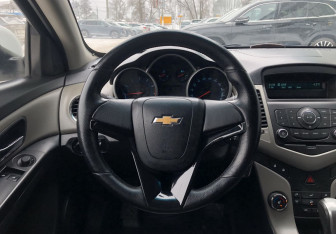 Подержанный автомобиль Chevrolet Cruze Sedan 2011 года (12 фото)