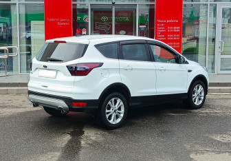 Подержанный автомобиль Ford Kuga 2017 года (5 фото)