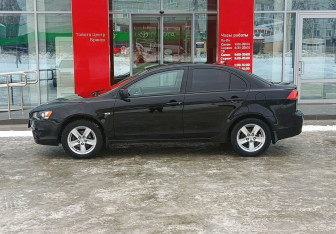 Подержанный автомобиль Mitsubishi Lancer Sedan 2008 года (8 фото)