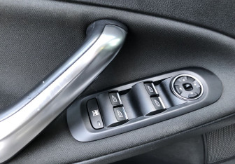 Подержанный автомобиль Ford Mondeo Sedan 2011 года (13 фото)