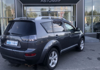 Подержанный автомобиль Mitsubishi Outlander 2008 года (5 фото)