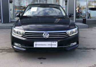 Подержанный автомобиль Volkswagen Passat Sedan 2015 года (2 фото)