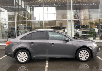 Подержанный автомобиль Chevrolet Cruze Sedan 2011 года (4 фото)