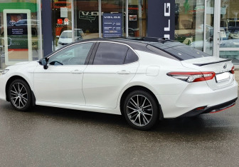 Подержанный автомобиль Toyota Camry Sedan 2021 года (7 фото)