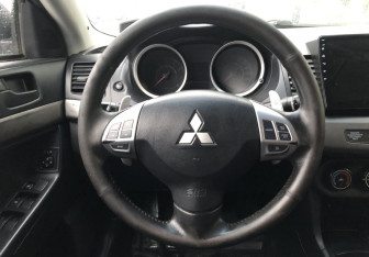 Подержанный автомобиль Mitsubishi Lancer Sedan 2012 года (12 фото)