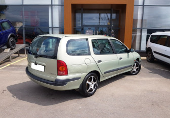 Подержанный автомобиль Renault Megane Wagon 2003 года (5 фото)