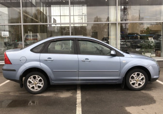 Подержанный автомобиль Ford Focus Sedan 2006 года (4 фото)