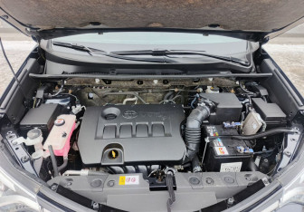 Подержанный автомобиль Toyota RAV4 2016 года (10 фото)