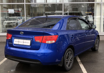 Подержанный автомобиль Kia Cerato Sedan 2010 года (5 фото)