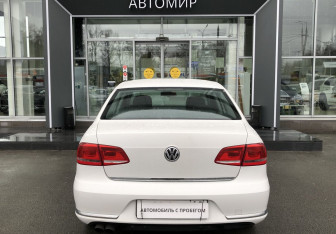Подержанный автомобиль Volkswagen Passat Sedan 2012 года (6 фото)
