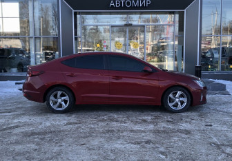 Подержанный автомобиль Hyundai Elantra Sedan 2018 года (4 фото)