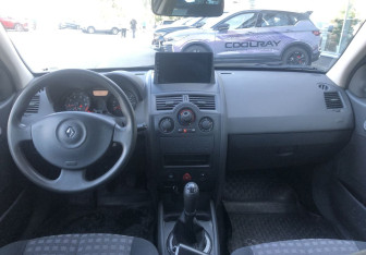Подержанный автомобиль Renault Megane Sedan 2006 года (10 фото)