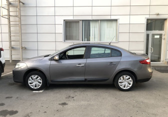 Подержанный автомобиль Renault Fluence 2011 года (4 фото)