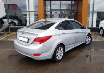 Подержанный автомобиль Hyundai Solaris Sedan 2011 года (5 фото)