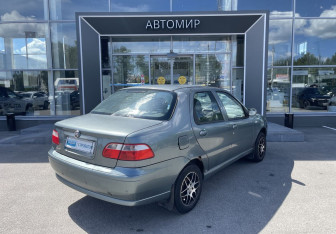 Подержанный автомобиль Fiat Albea 2011 года (5 фото)