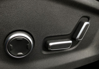 Подержанный автомобиль Geely Monjaro 2023 года (14 фото)